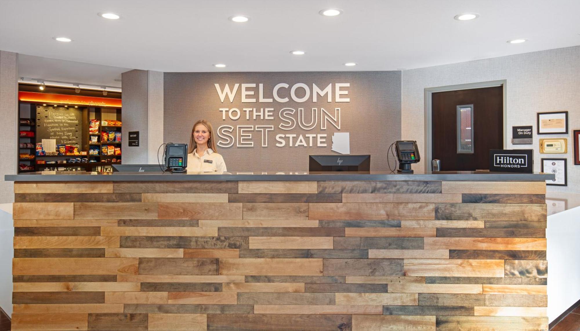 Hampton Inn Phoenix Airport North Exterior photo