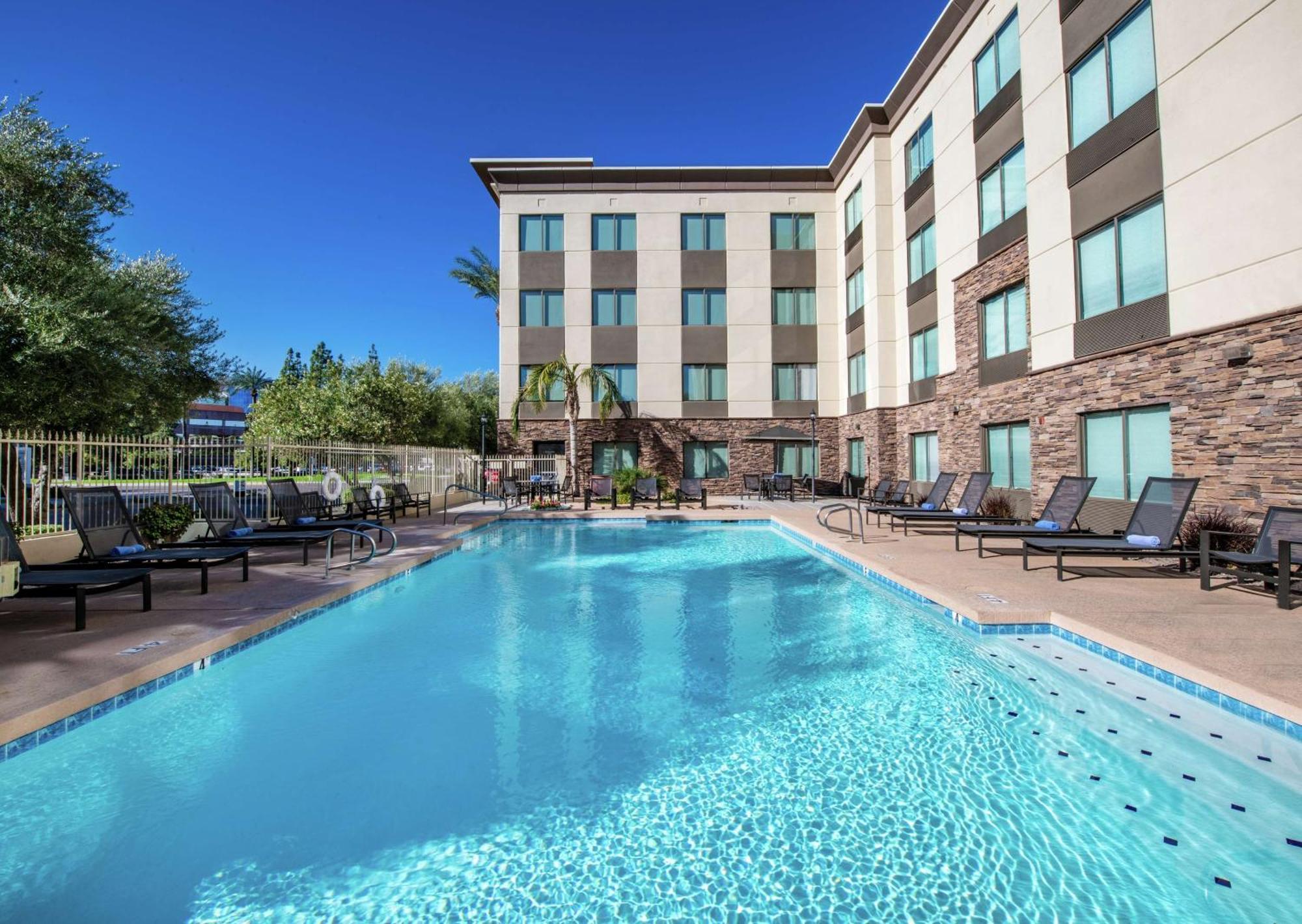 Hampton Inn Phoenix Airport North Exterior photo